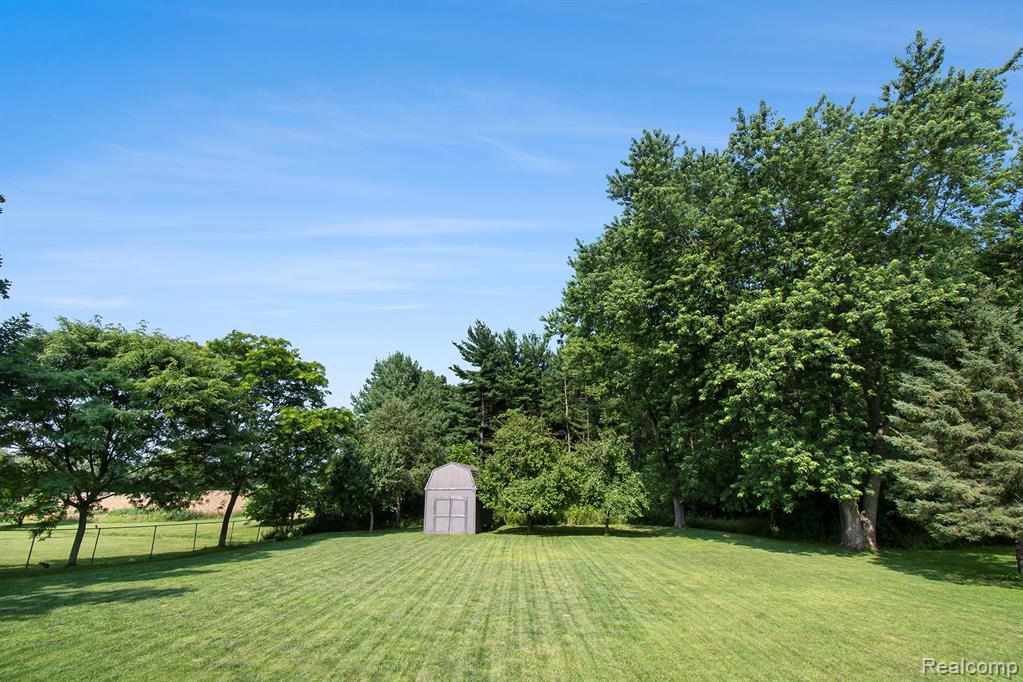 6269 N Webster Road, Flint, MI 48504 — Photo 12