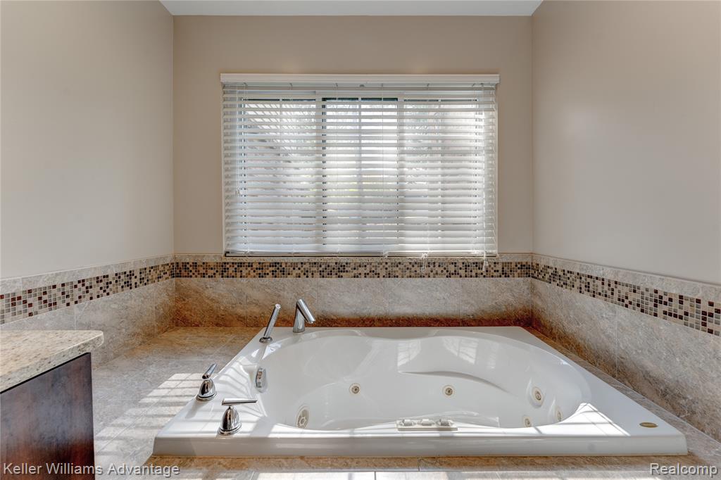 37132 Brentwood Circle, Farmington Hills, MI 48331 — Photo 27