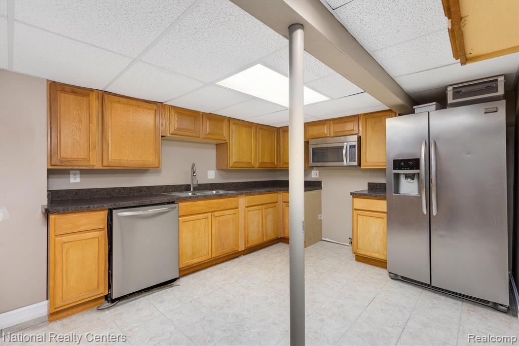 51569 PINEWOOD Drive, Macomb, MI 48042 — Photo 39