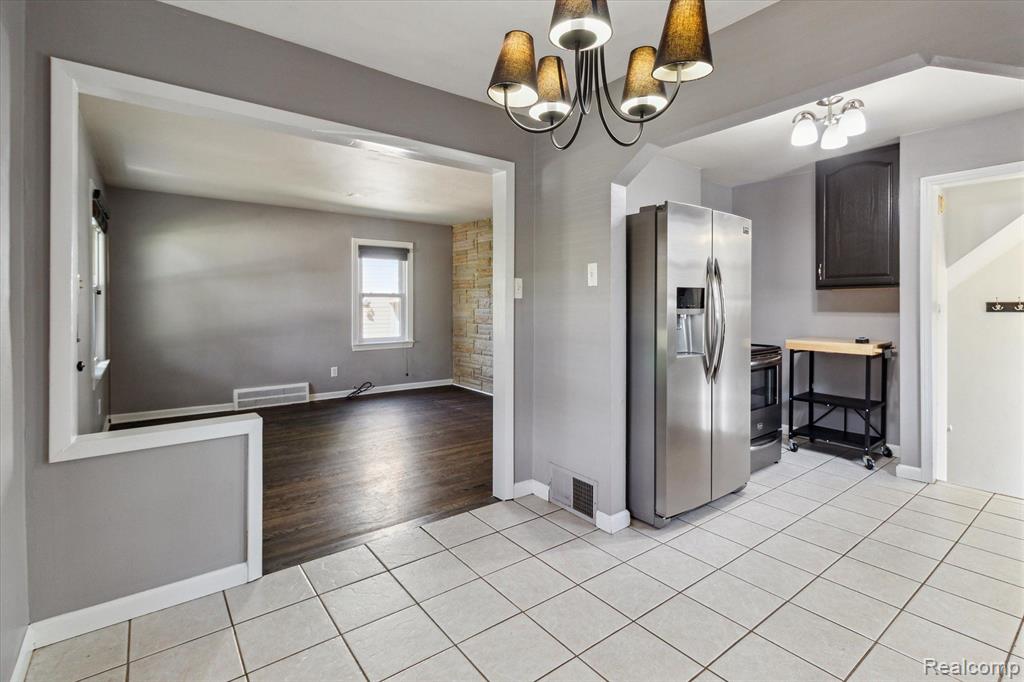 812 N KENWOOD Avenue, Royal Oak, MI 48067 — Photo 11