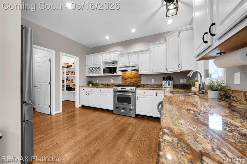 5043 Oak Bluff Court, Howell, MI 48843 — Photo 15