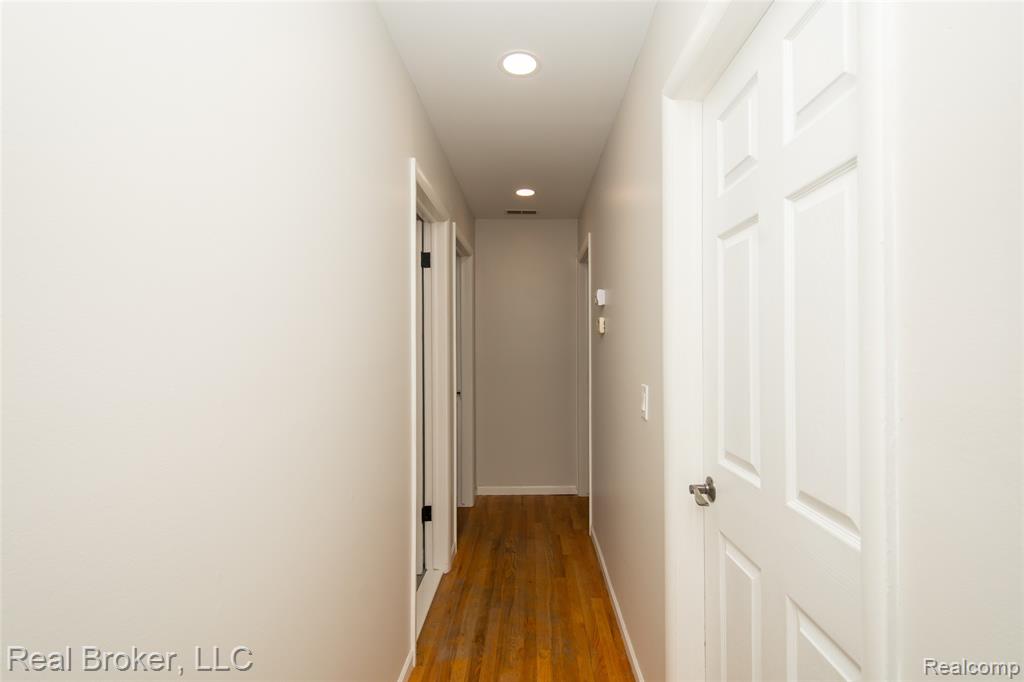 5103 Ridgetop Drive, Waterford, MI 48327 — Photo 9