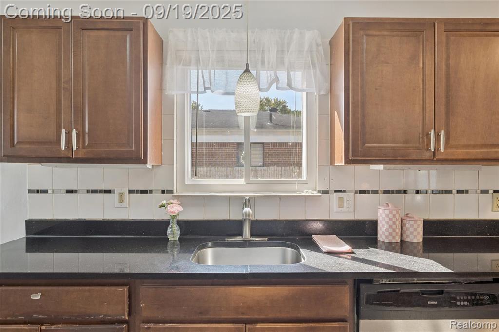 8425 Wormer, Dearborn Heights, MI 48127 — Photo 30