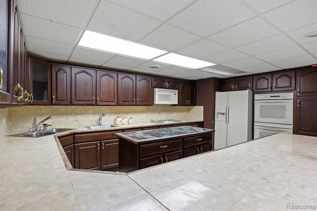 8950 WOODLORE SOUTH Drive, Plymouth, MI 48170 — Photo 43