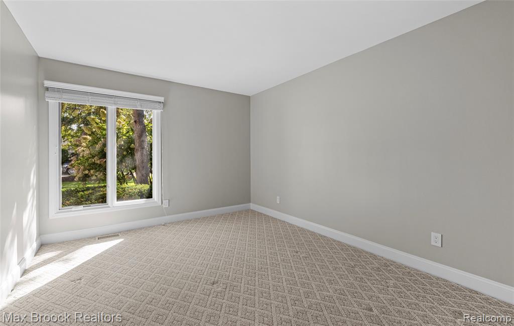 5163 Woodlands Drive, Bloomfield Hills, MI 48302 — Photo 25