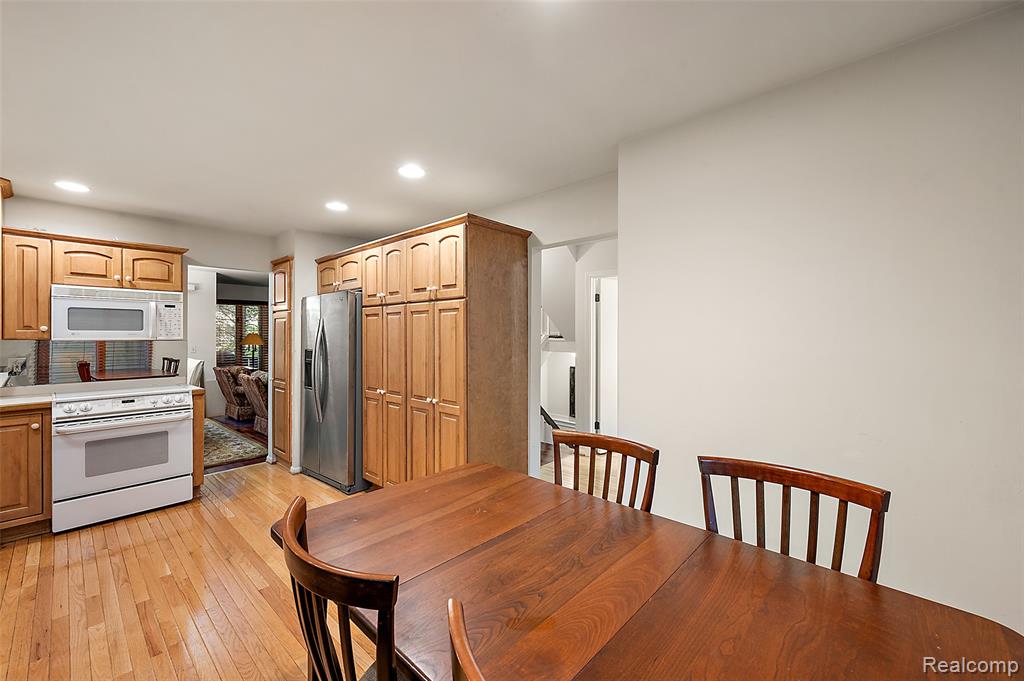 968 Golfview Court, Rochester Hills, MI 48307 — Photo 9
