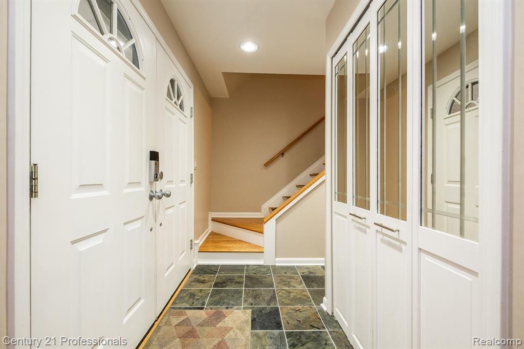 4256 BIEBER Drive, Sterling Heights, MI 48310 — Photo 6
