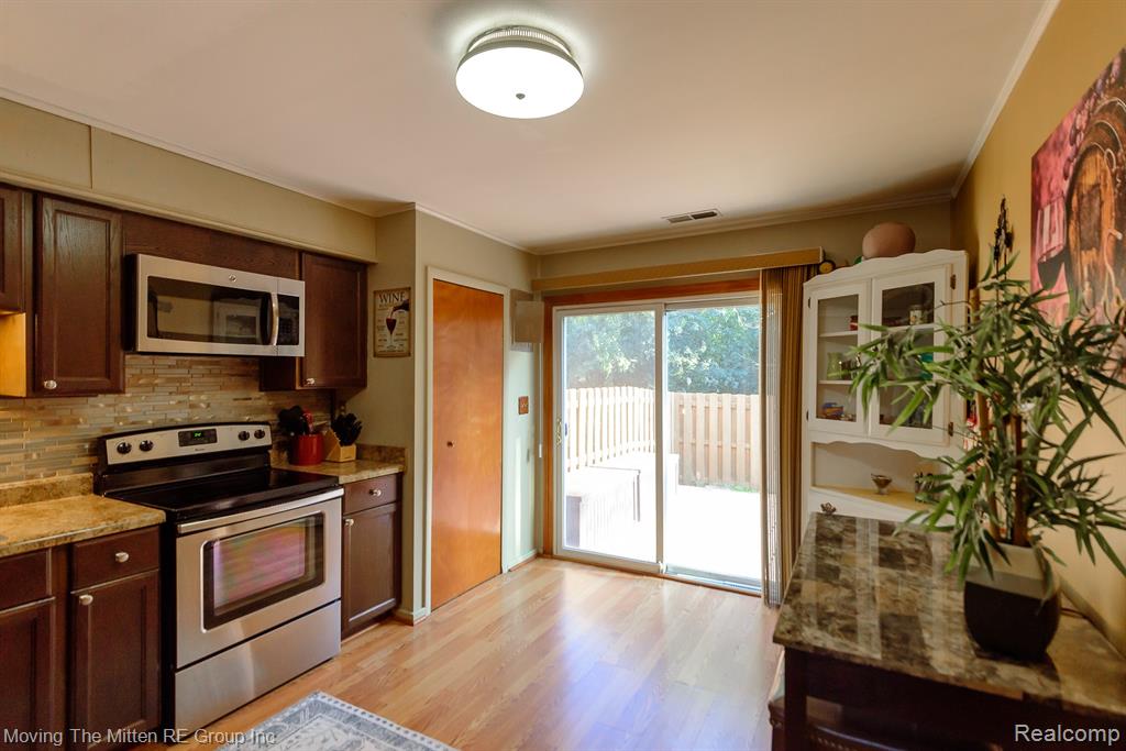 502 Estrada Drive, Belleville, MI 48111 — Photo 8