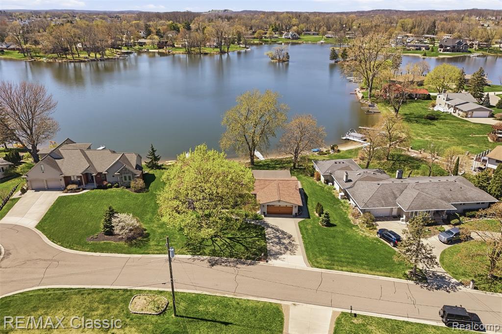 547 Deer Run, White Lake, MI — Photo 47