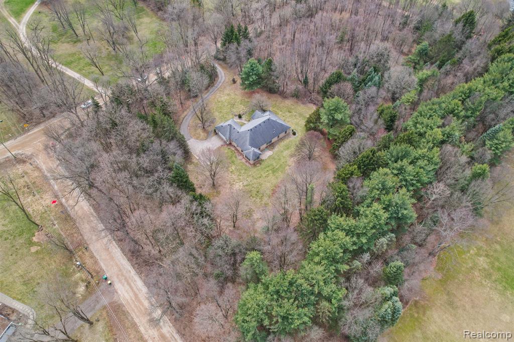 9856 Rattalee Lake Road, Clarkston, MI 48348 — Photo 52