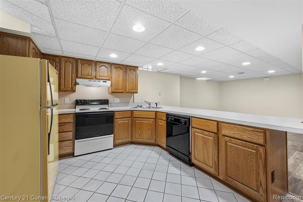 9 Canfield Circle, Dearborn Heights, MI 48127 — Photo 19