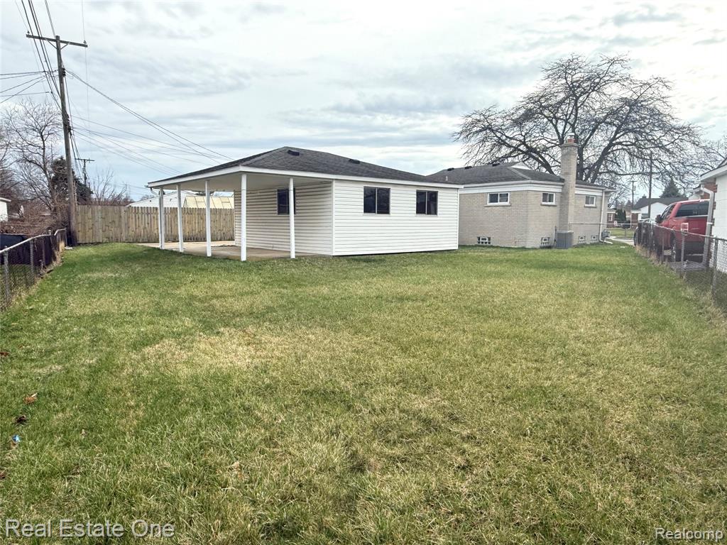 6582 Sterling Court, Garden City, MI — Photo 11