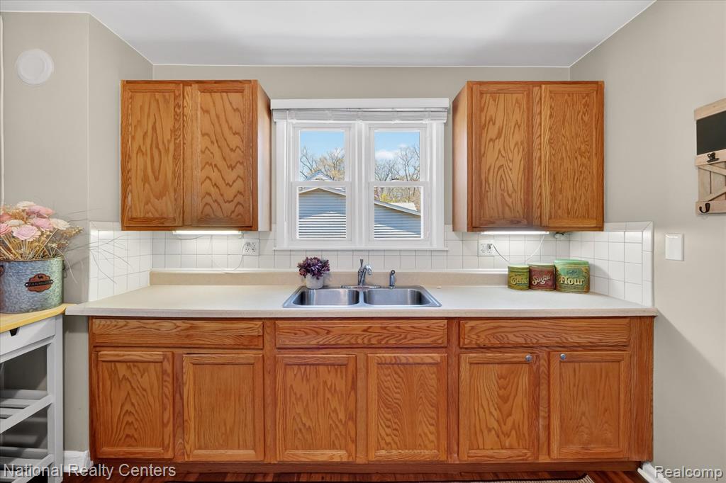 38982 Wabash Street, Romulus, MI 48174 — Photo 8