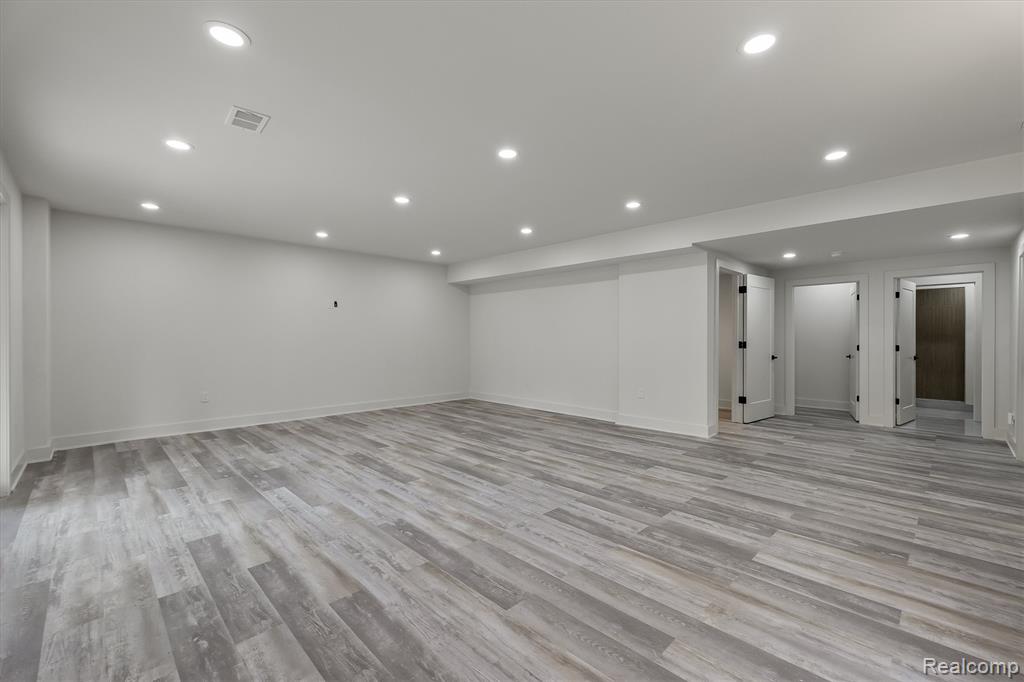 7303 Brookside Village Court, Bloomfield Hills, MI 48301 — Photo 31