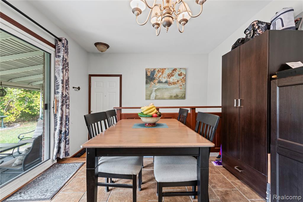 6815 Apache Trail, Westland, MI — Photo 15