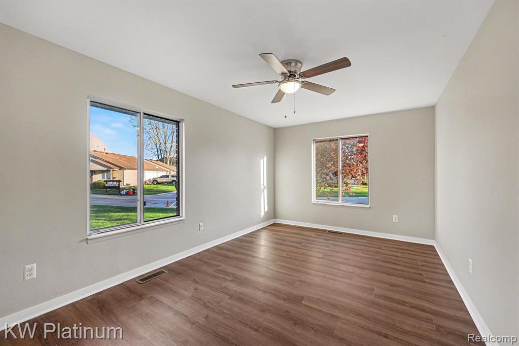 31825 Breezeway, New Baltimore, MI 48047 — Photo 11