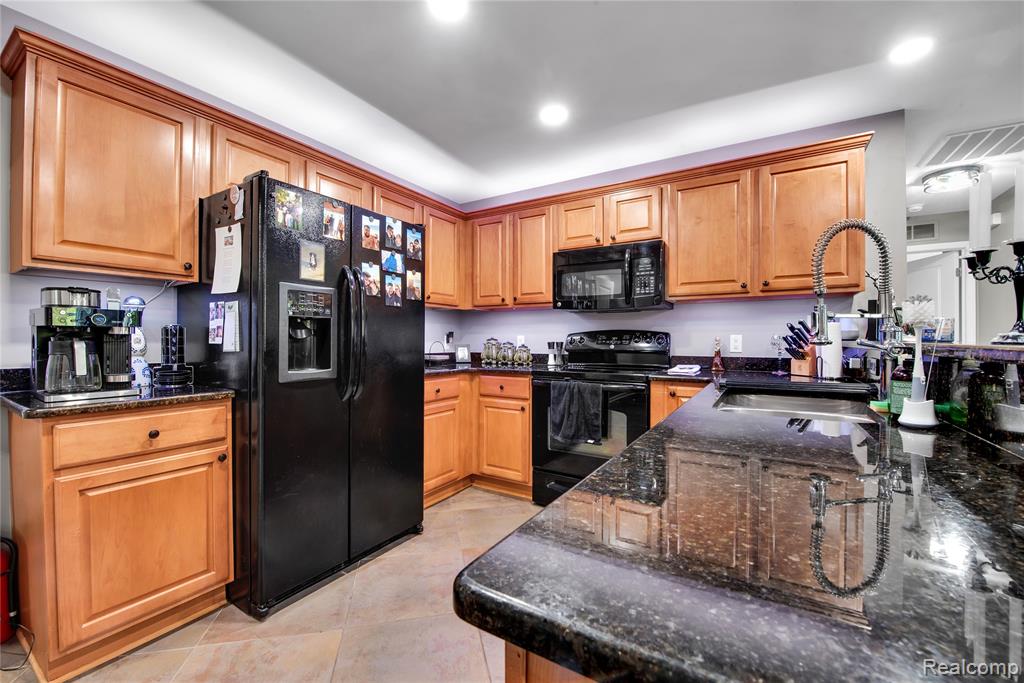 6933 Boulder Pointe Drive, Washington, MI — Photo 9