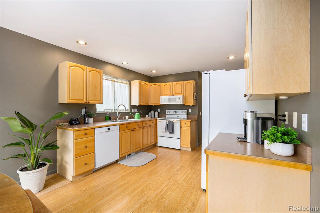 5116 Forrest View, Clarkston, MI — Photo 11