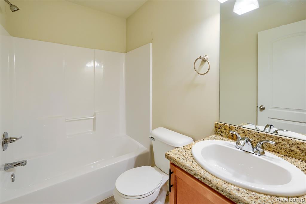 4503 Cross Creek Boulevard, Burton, MI 48509 — Photo 23
