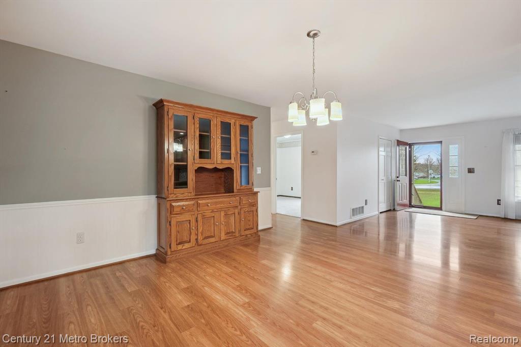 6452 E MAPLE Avenue, Grand Blanc, MI 48439 — Photo 15