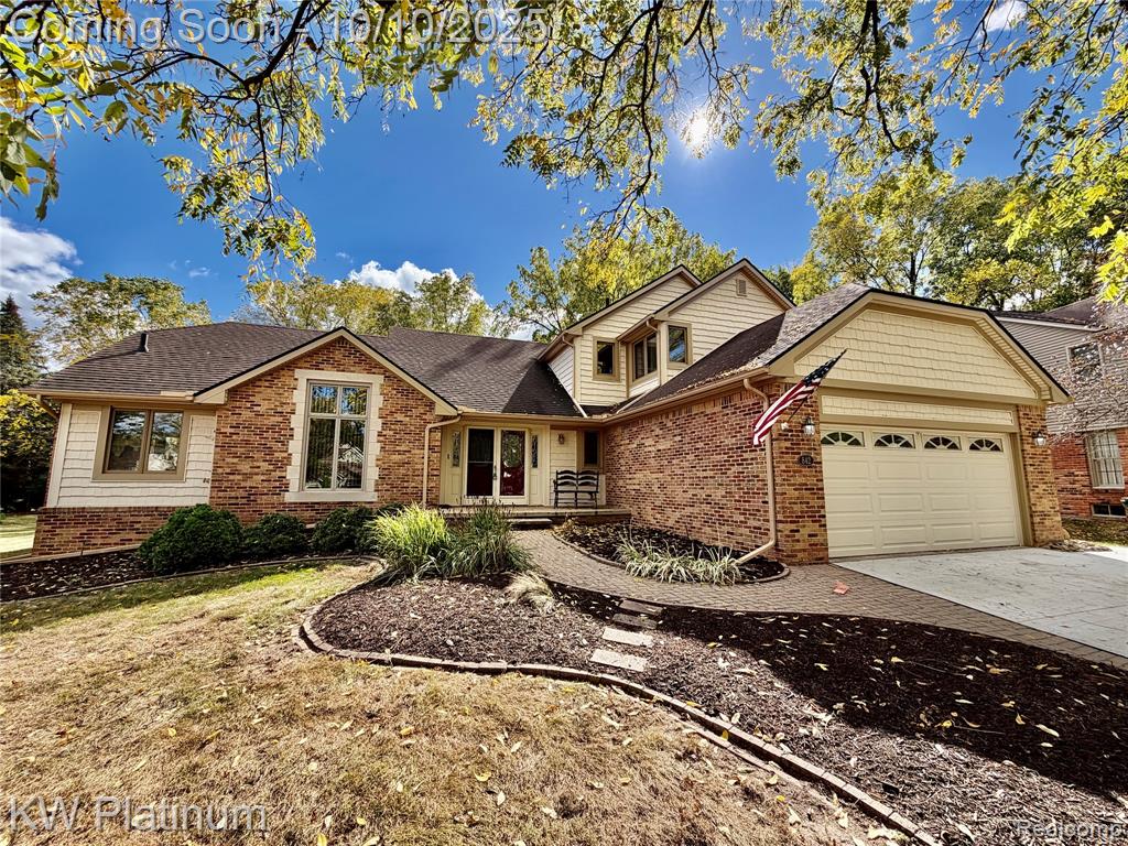 842 Timberline Drive, Rochester Hills, MI 48309 — front exterior