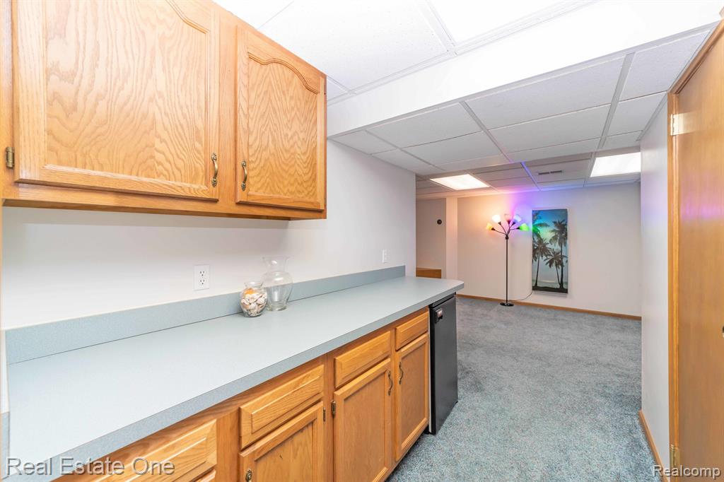8260 ENGLEWOOD Drive, Clarkston, MI — Photo 49