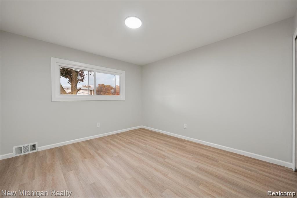 5232 Dickson Drive, Sterling Heights, MI 48310 — Photo 28