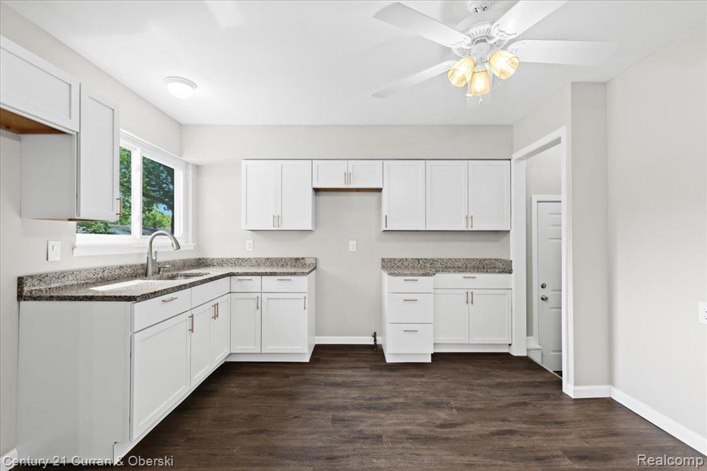 4474 HARDING Street, Dearborn Heights, MI 48125 — Photo 12