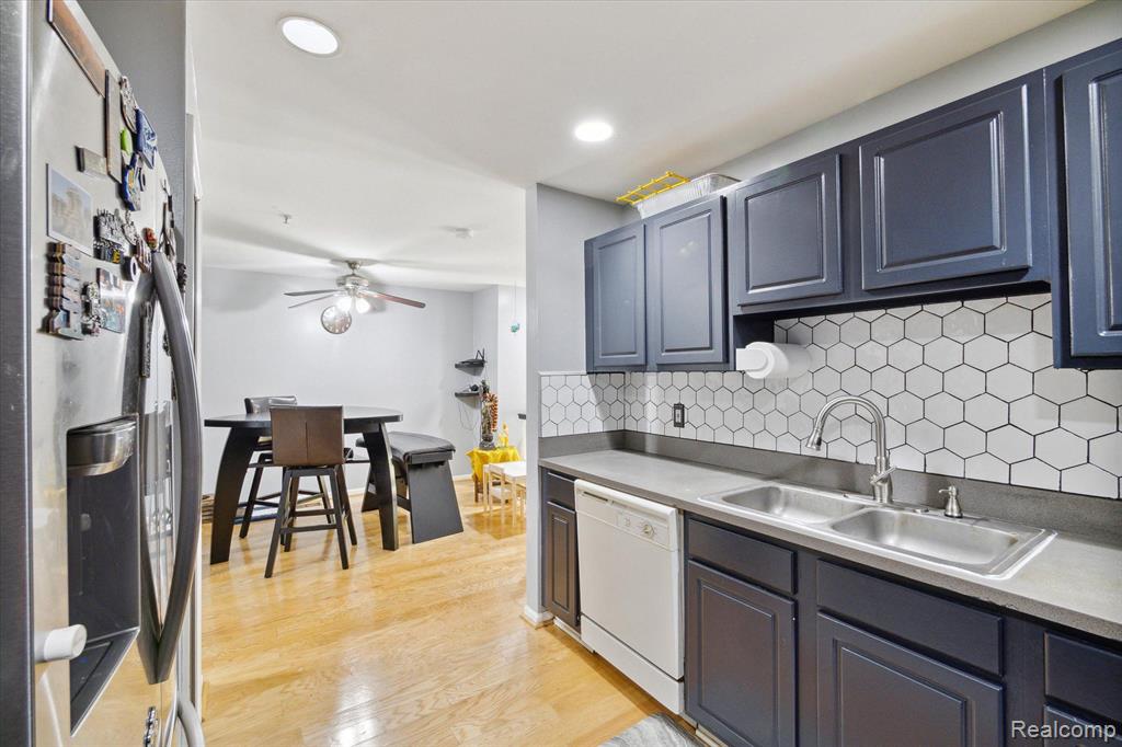 29265 GLEN OAKS Boulevard E, Farmington Hills, MI 48334 — Photo 8