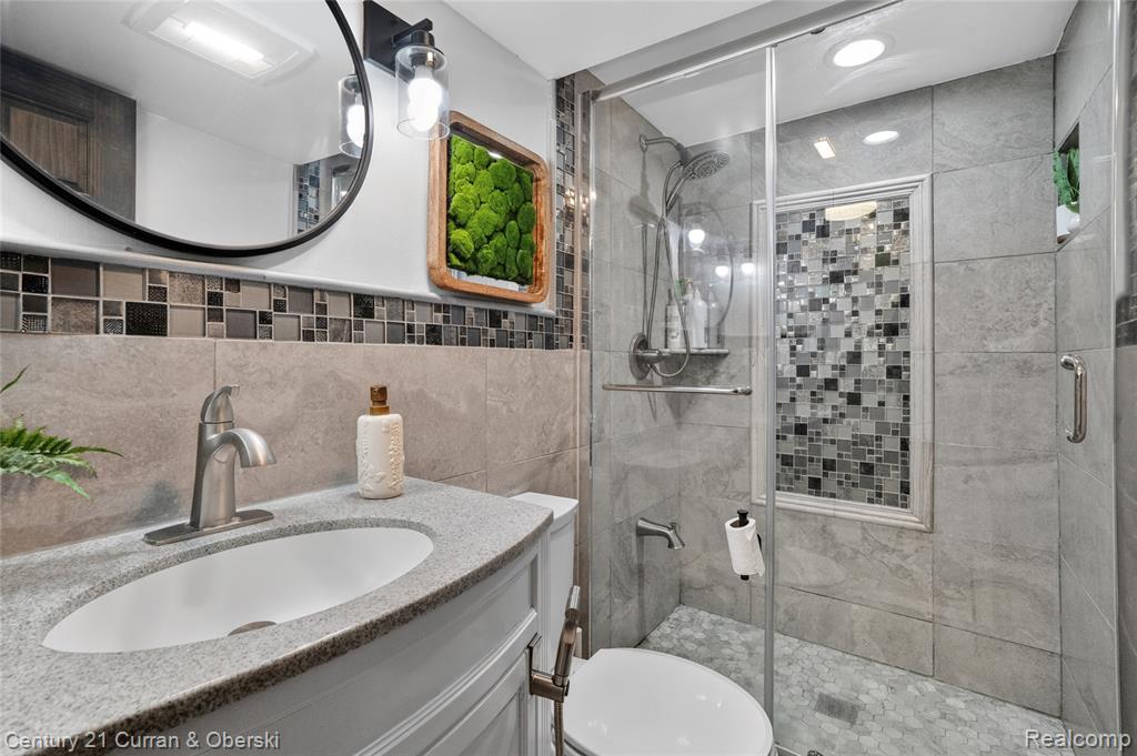 5 Barclay Court, Dearborn, MI 48126 — Photo 35