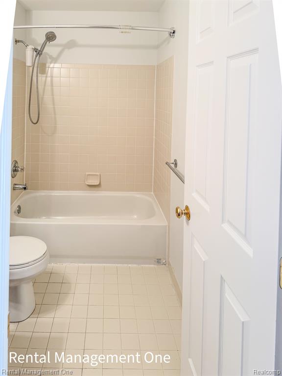 44327 LAKEPOINTE Drive, Sterling Heights, MI 48313 — Photo 32