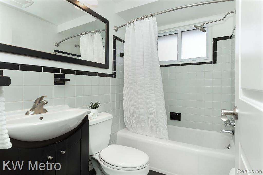 500 W HOUSTONIA Avenue, Royal Oak, MI 48073 — Photo 20