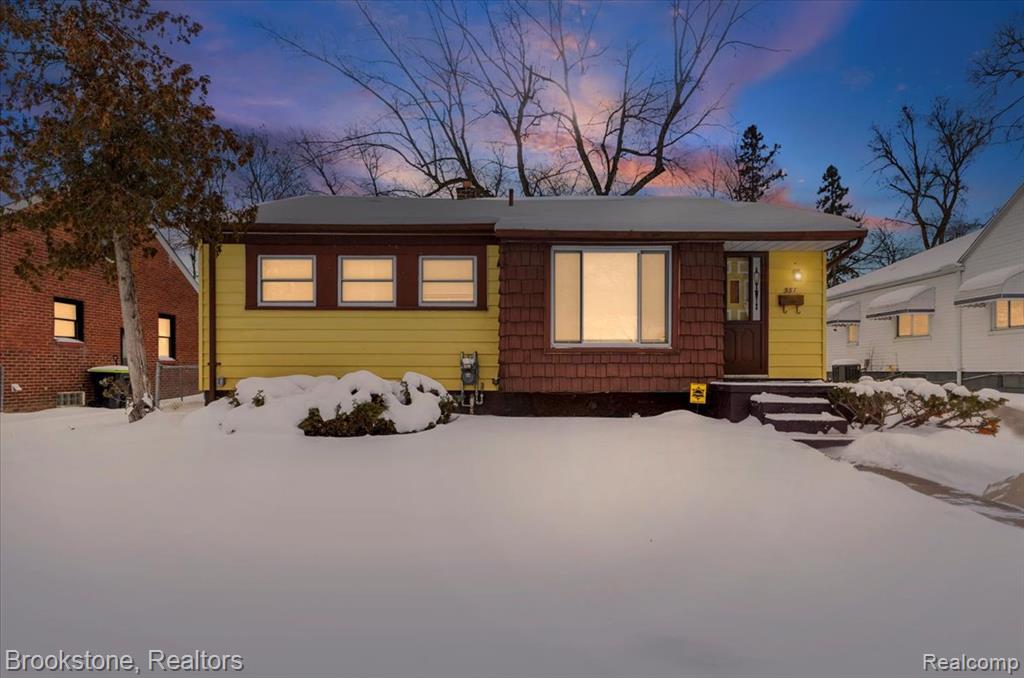 951 Argyle Avenue, Pontiac, MI 48341 — front exterior