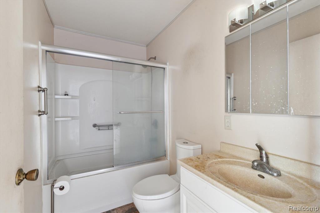 811 HOWELL Avenue, Adrian, MI 49221 — Photo 27