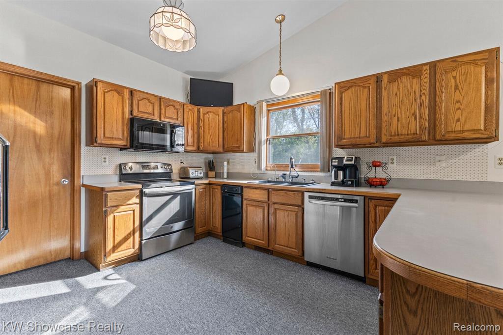 766 WHITE HOUSE Drive, Highland, MI 48356 — Photo 14