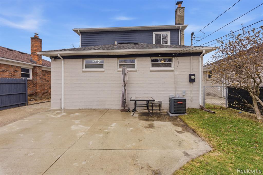 57 W Elmwood Avenue, Clawson, MI — Photo 32