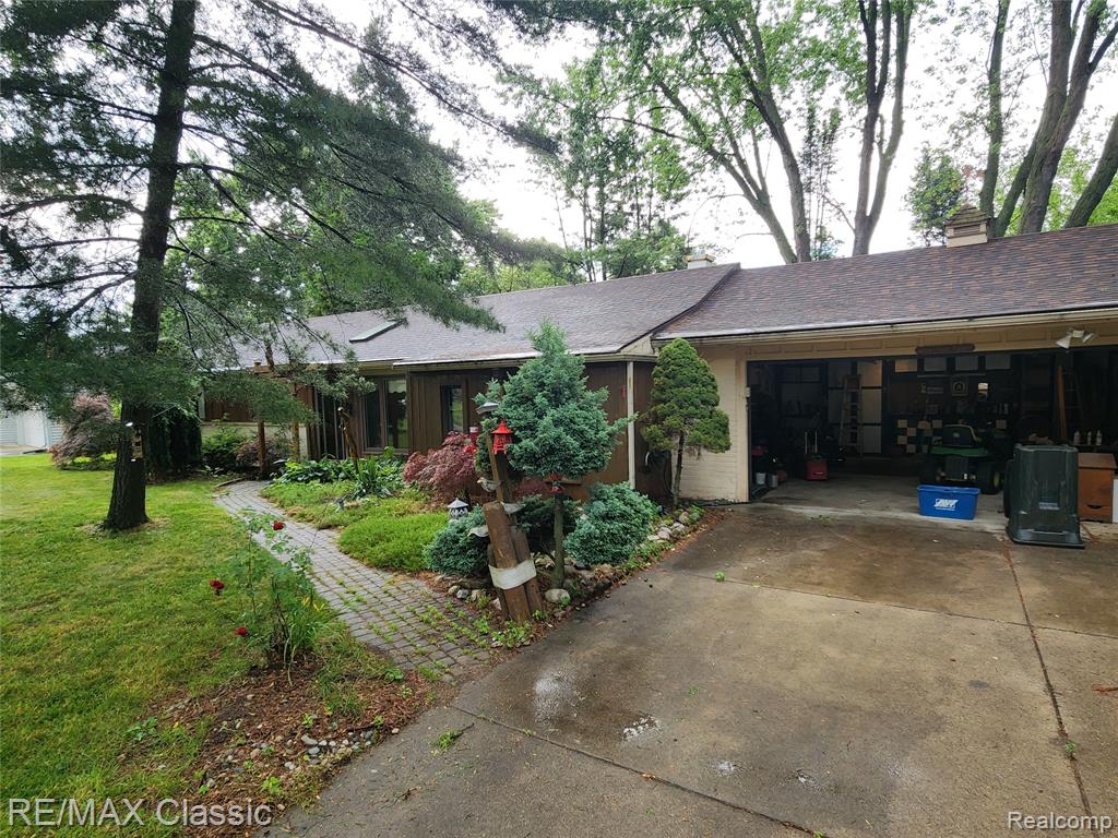 6388 Hermana Road, West Bloomfield, MI 48324 — Photo 20