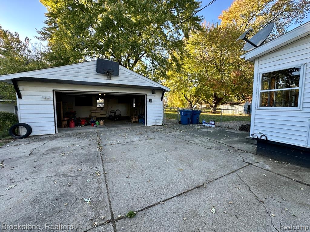 1426 Houston Drive, Swartz Creek, MI 48473 — Photo 3