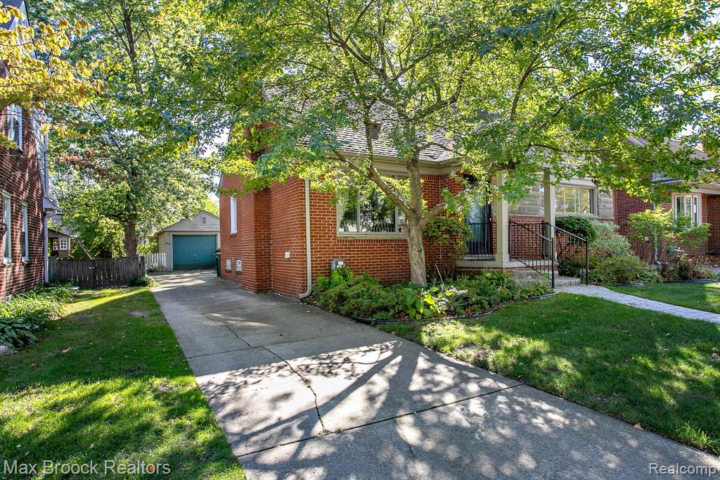 10445 Lincoln Drive, Huntington Woods, MI — Photo 2