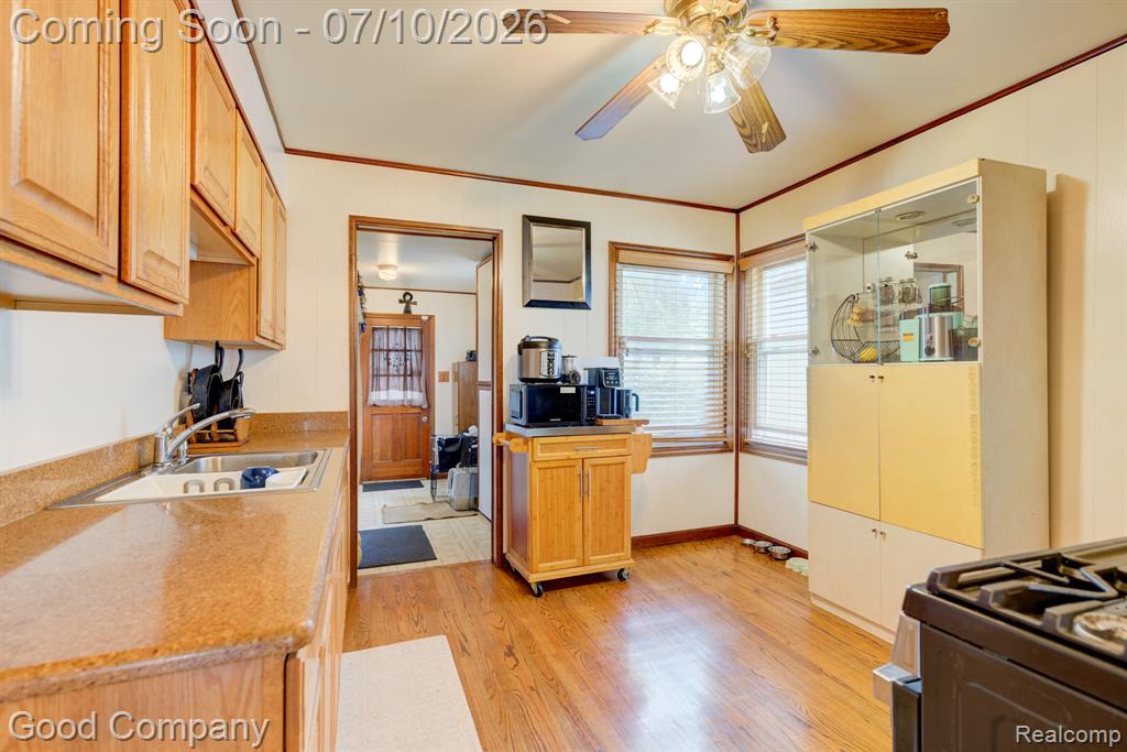 520 E Hudson Avenue, Madison Heights, MI 48071 — Photo 6