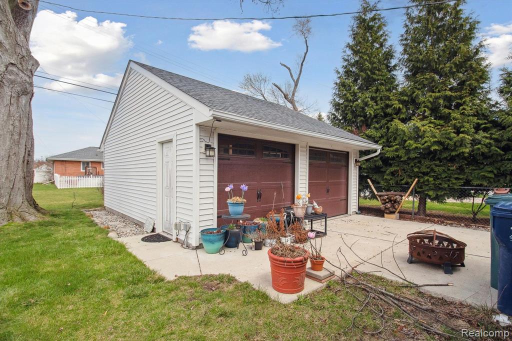 944 NEW YORK Avenue, Lincoln Park, MI 48146 — Photo 31