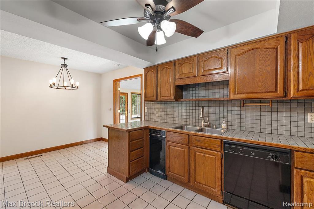 8741 Buffalo Drive, Commerce Twp, MI 48382 — Photo 8