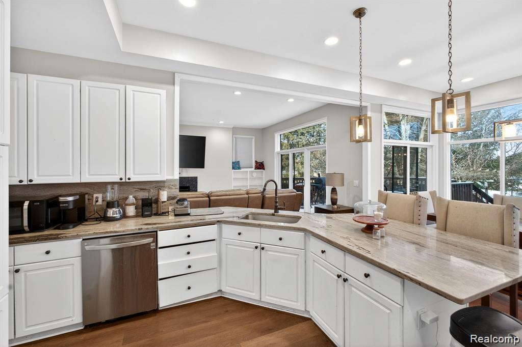 5874 Orchard Woods Drive, West Bloomfield, MI 48324 — Photo 18