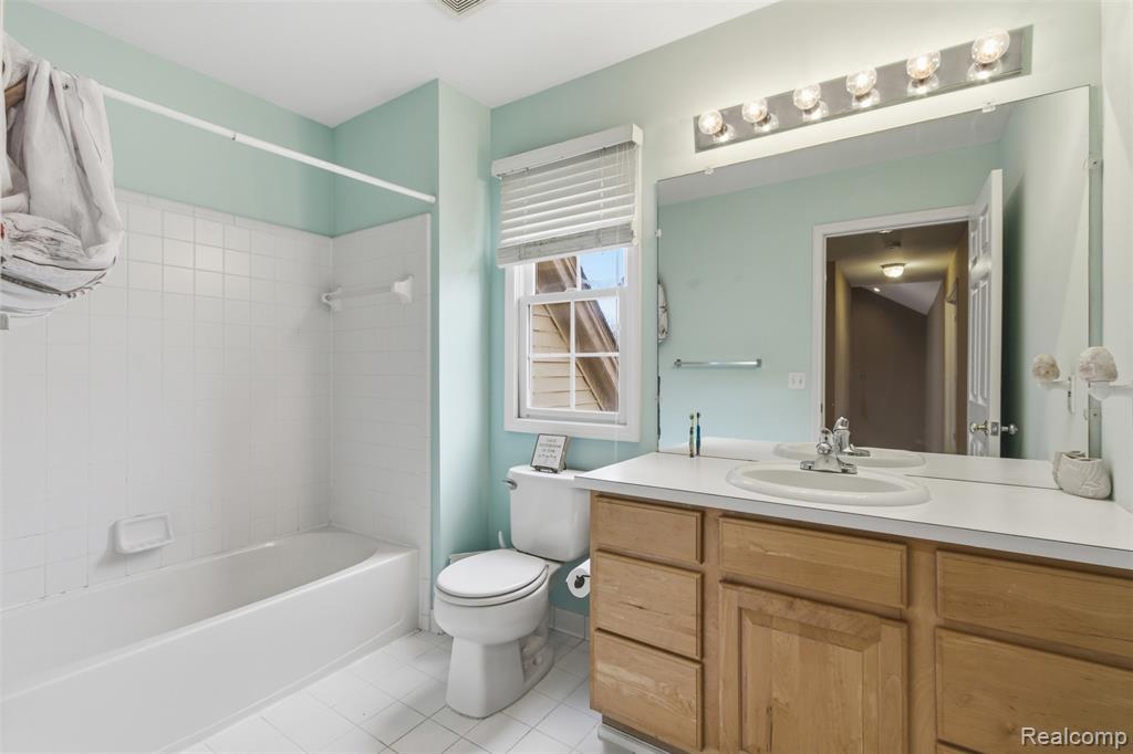 5139 Birkdale Drive, Commerce Twp, MI 48382 — Photo 36