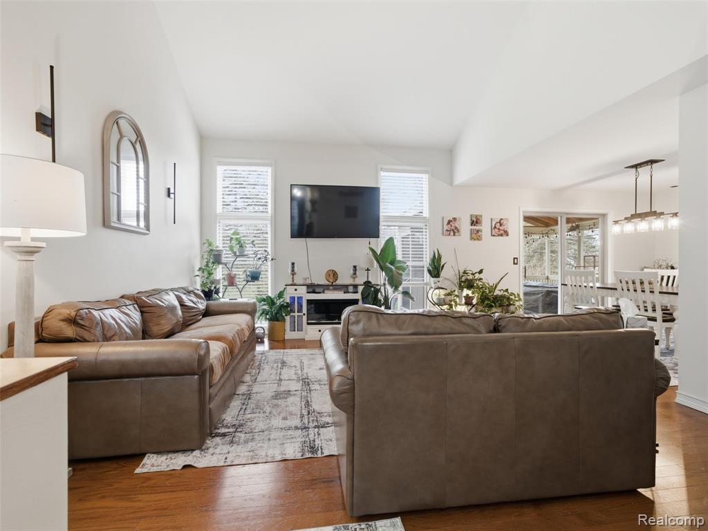 567 Greens Way Boulevard, Lapeer, MI 48446 — Photo 4