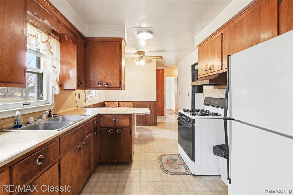 1076 Benstein Road, Commerce Twp, MI 48390 — Photo 5
