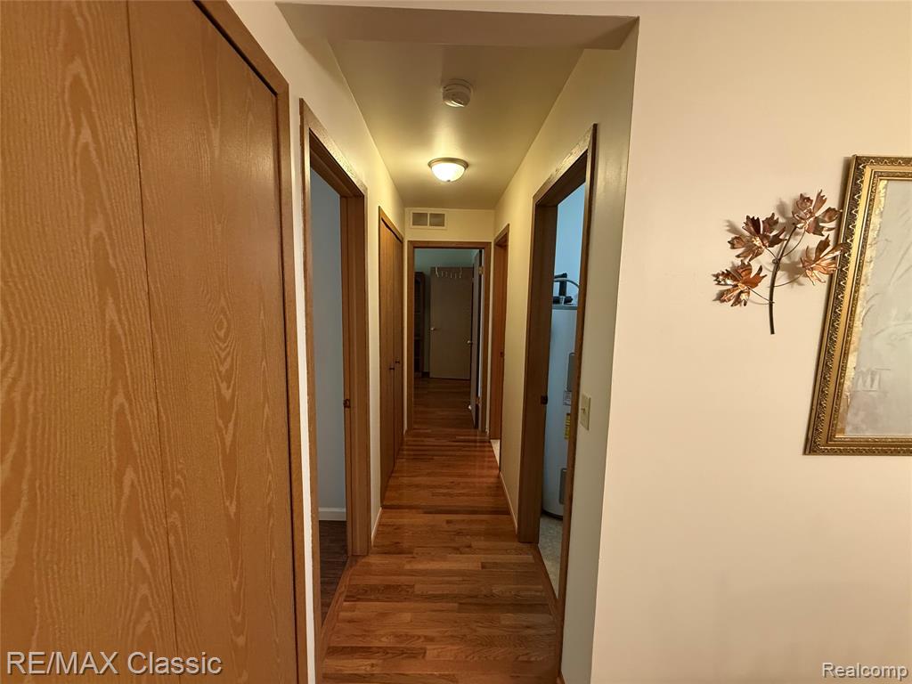 7806 Manor Circle, 203, Westland, MI — Photo 9