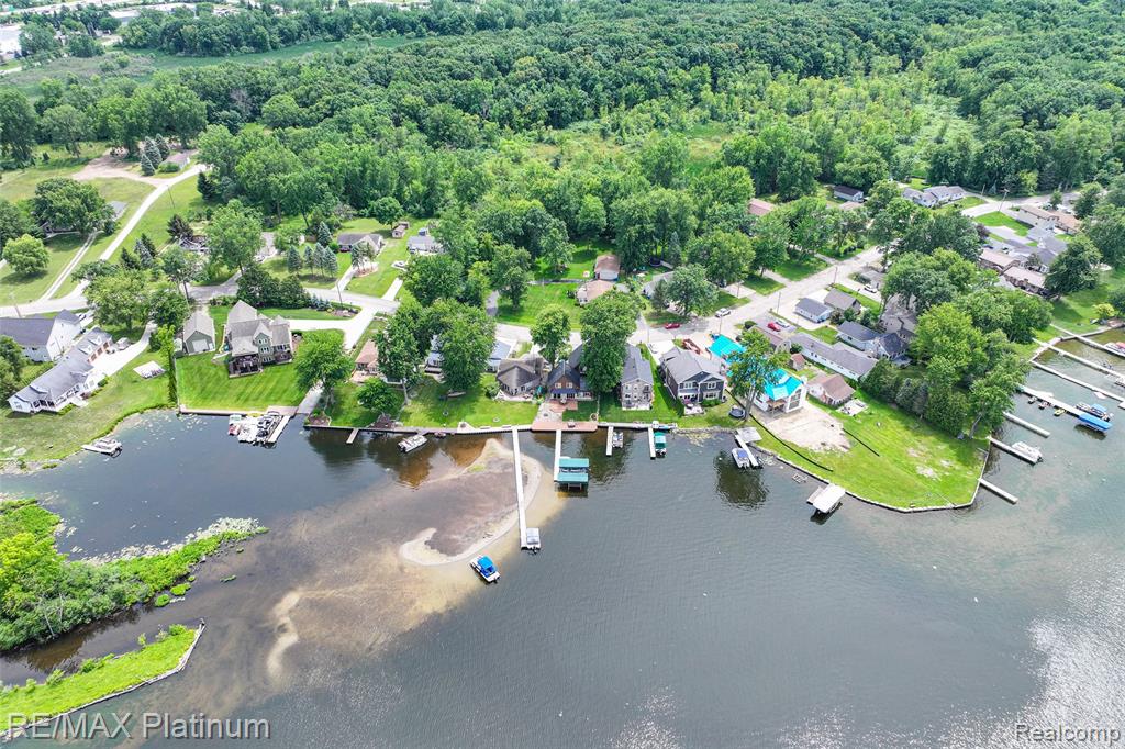 3154 PONEMAH Drive, Fenton, MI 48430 — Photo 46