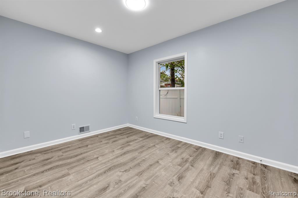 8228 OAK PARK Boulevard, Oak Park, MI 48237 — Photo 10