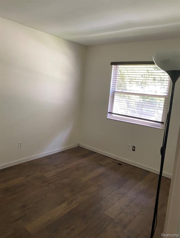 9523 Waite Drive, Fenton, MI 48430 — Photo 13